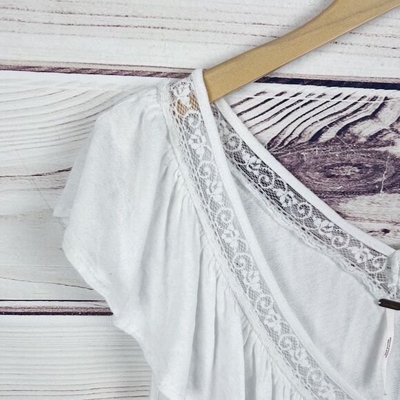 Free People White Ruffle V Neck Flowy Blouse Sz Medium - Picture 3 of 5